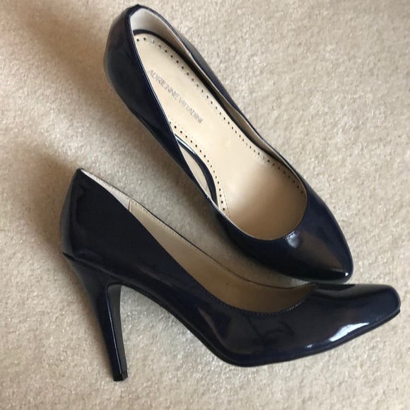 4” Navy heels - Adrienne Vittadini SZ: 9.5 - Picture 1 of 8